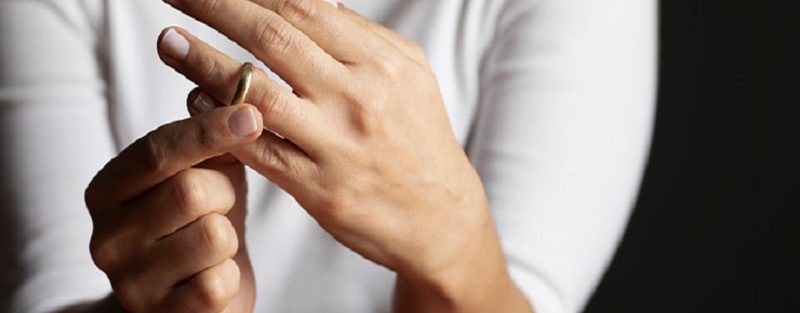 اگر مرد طلاق ندهد زن می ‌تواند طلاق بگیرد؟