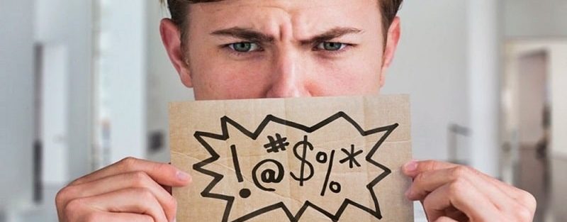 مجازات فحاشی و تهدید درب منزل